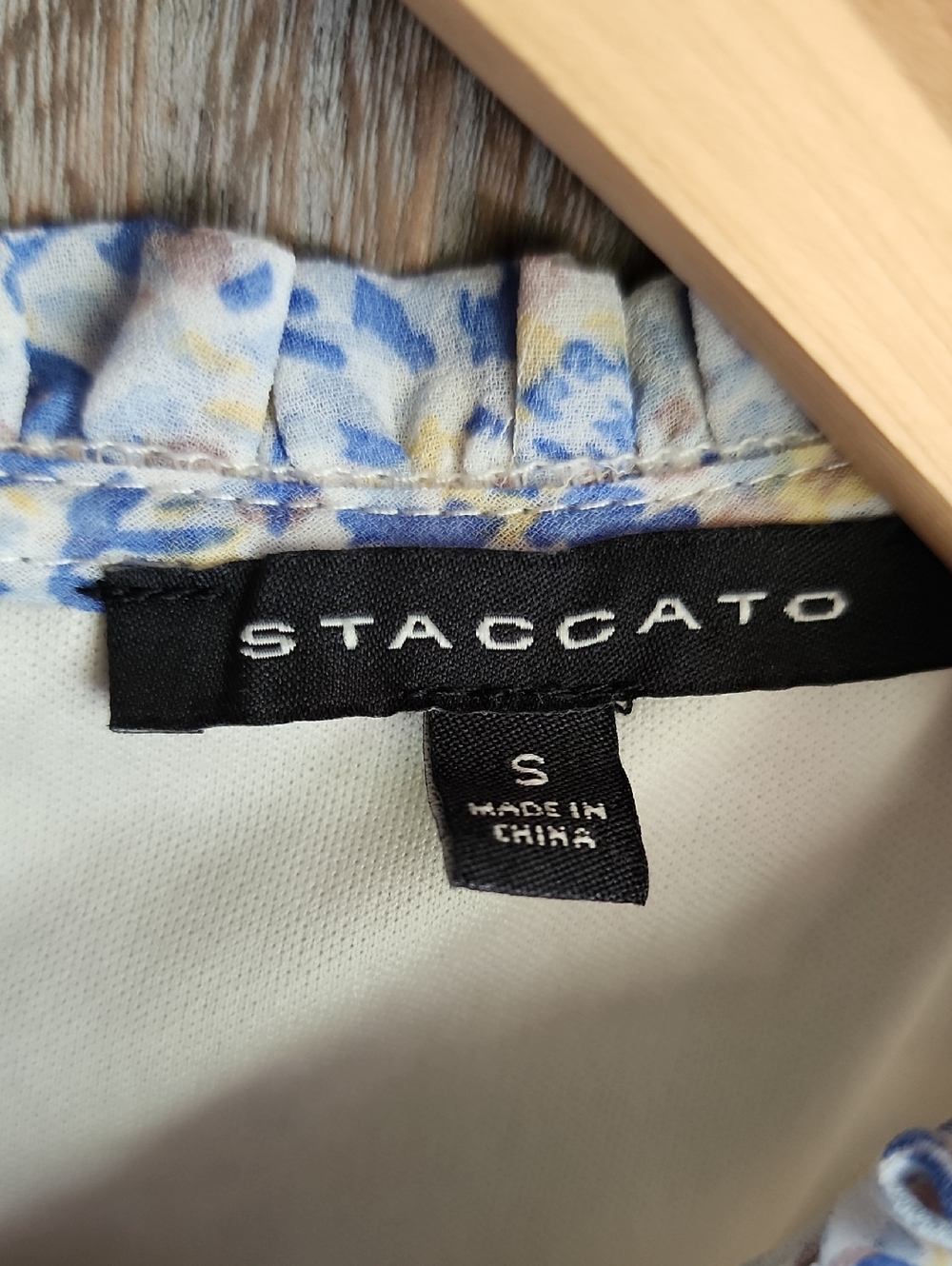 Staccoato Ladies Sleevless Blouse - Picture 4 of 5